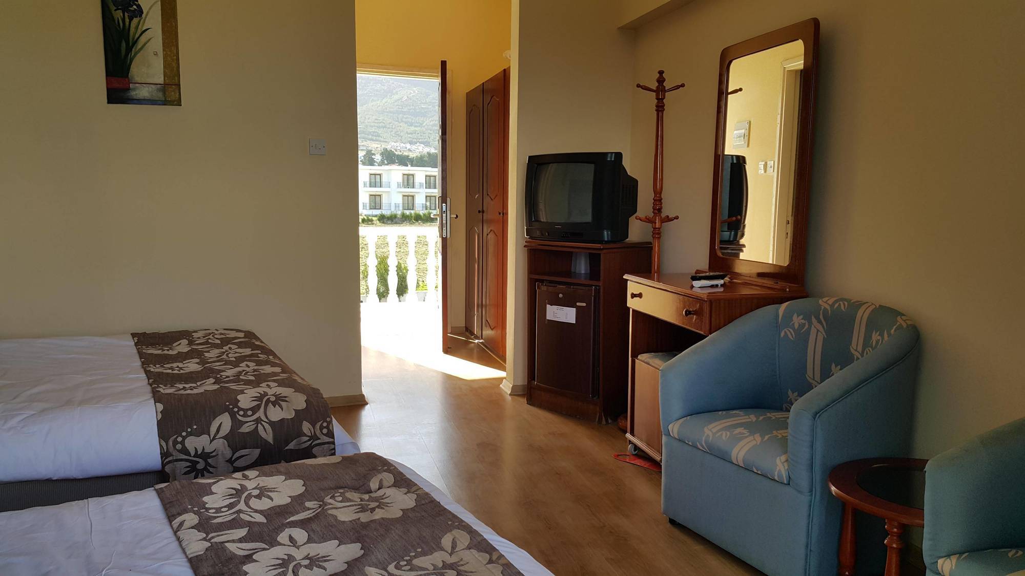 Sempati Hotel Lapithos  Esterno foto